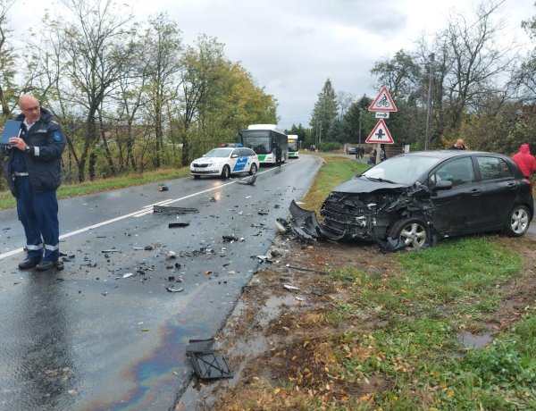 Frontális baleset a Westsiken, csoda hogy életben maradtak!