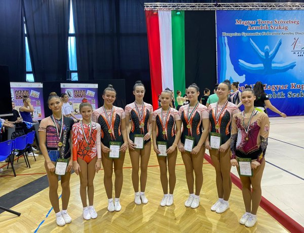 33 éremmel, és 5 bajnoki címmel zártak az aerobikosok
