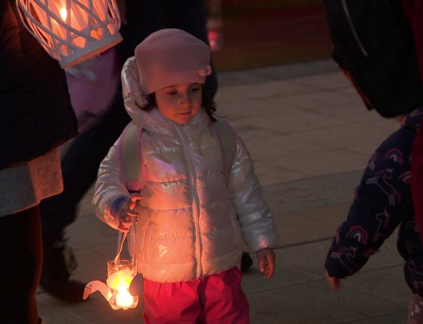 Lámpás felvonulás – A Márton-napi hagyományokat elevenítették fel az óvodások