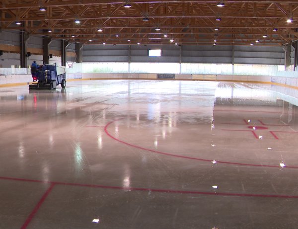 Korcsolyákat elő, nyit a jégpálya! 