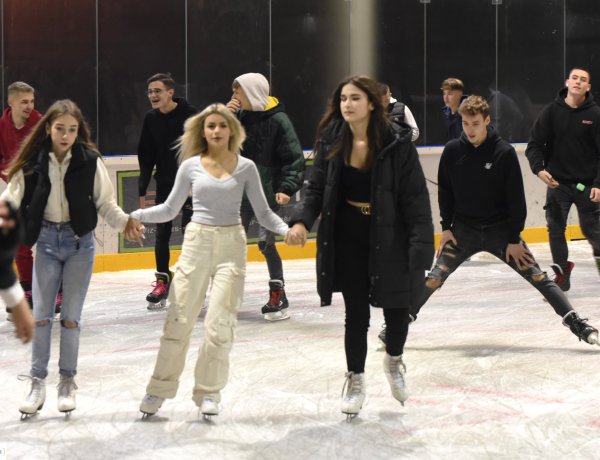 Újra nyitva a jégpálya – Szombaton ismét lesz családi korcsolya oktatás