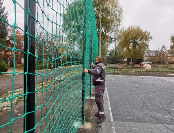 Elkészült a Törpe utcai kosárlabda pálya labdafogó hálója