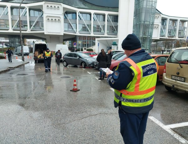 Mentőre is szükség volt a Szabadság téren