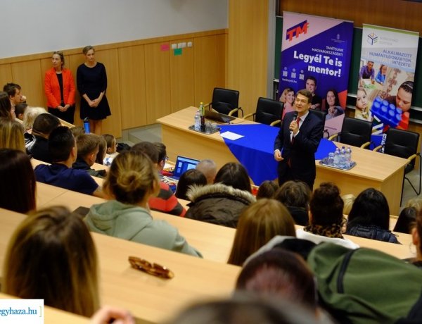 Tanítsunk Magyarországért – A Nyíregyházi Egyetemre látogatott György László kormánybiztos