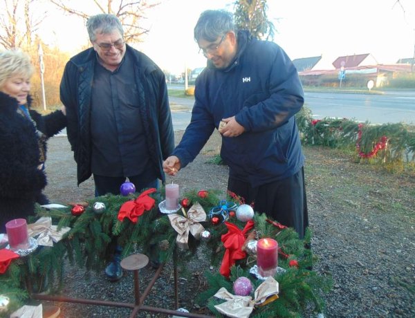 Oroson is ég a harmadik gyertya az adventi koszorún