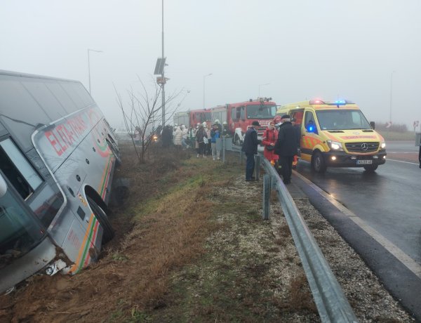 Árokba zuhant egy ukrán busz Nyíregyháza közelében, öten megsérültek