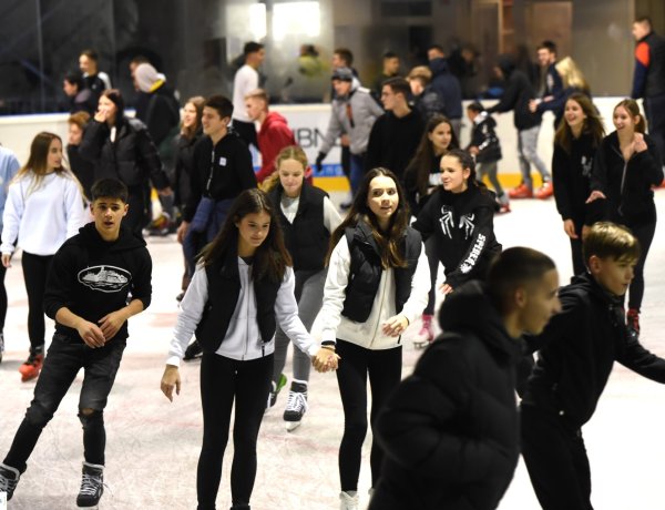 Töretlen a Városi Jégpálya népszerűsége – A téli szünetben hosszabb nyitvatartással várnak