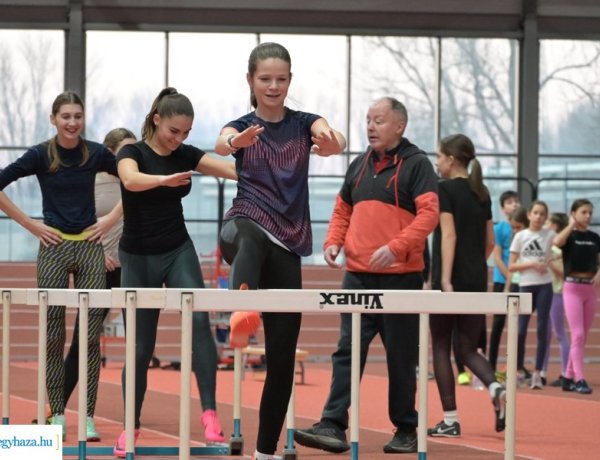 Hét országból jönnek sportolók az Atlétikai Centrumba