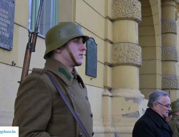 A tragikus sorsú nyíregyházi gyalogezredre emlékeztek a Hősök terén