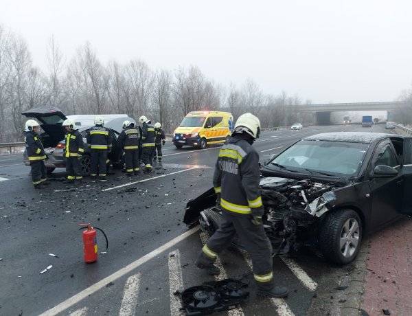  Alig kezdődött el a hét, máris két súlyos sérültet vittek a mentők kórházba egy balesetből