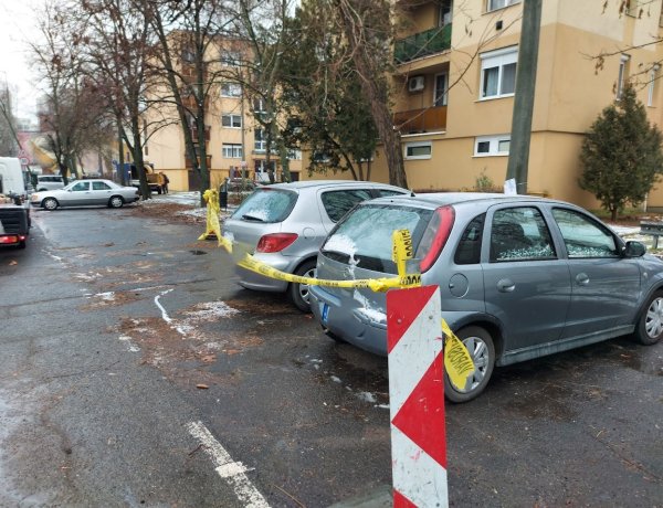 A parkoló autósok nehezítették a munkát