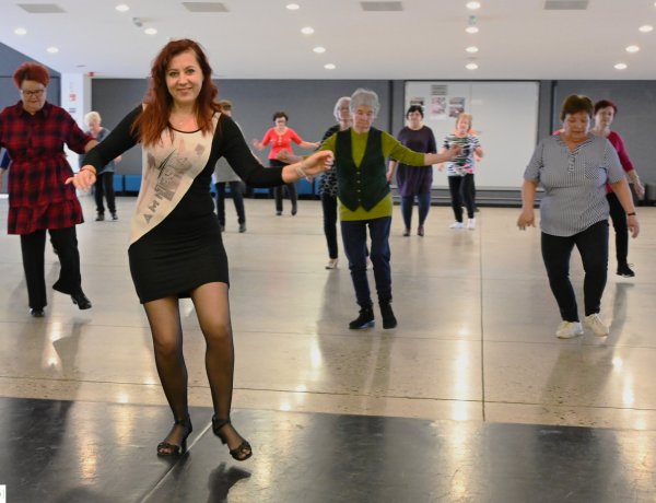 Senior táncház – Ismét elindultak a Mozdulj Nyíregyháza! mozgásprogramjai