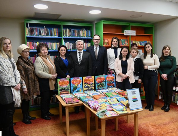 Adomány – Ukrán anyanyelvű gyermekkönyvek a nyíregyházi könyvtárban