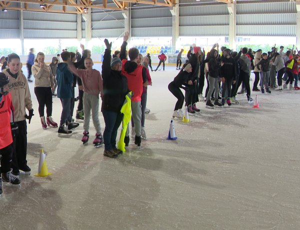 Jégtusa iskolásoknak - népszerű a korcsolyázás