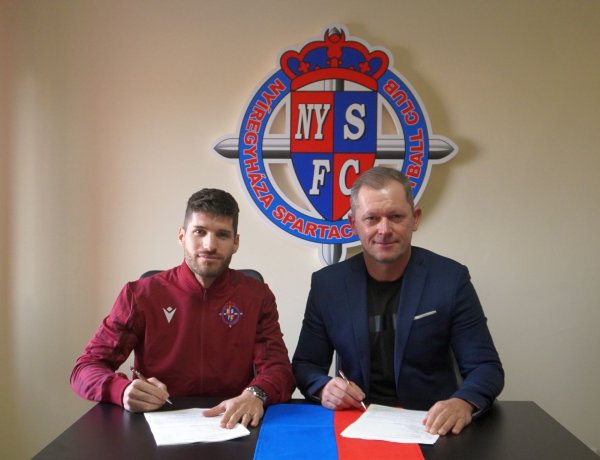 Válogatott kerettag érkezett a Szparihoz