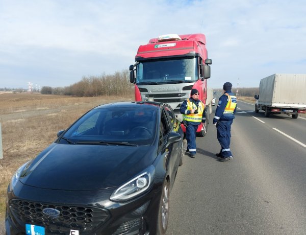 Nem derült ki, hogy tört be a szélvédő