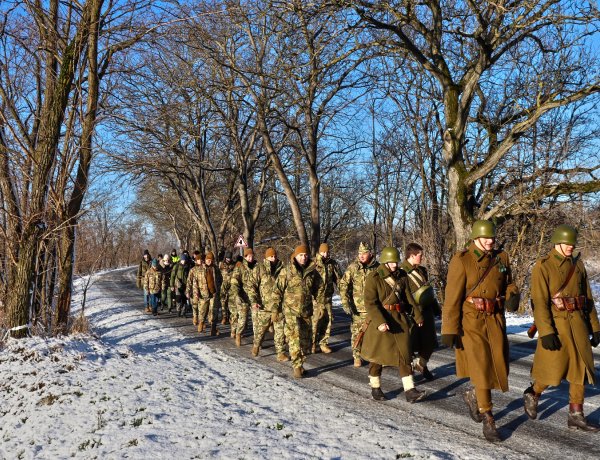 „Emlékmenet a Doni Hősökért”