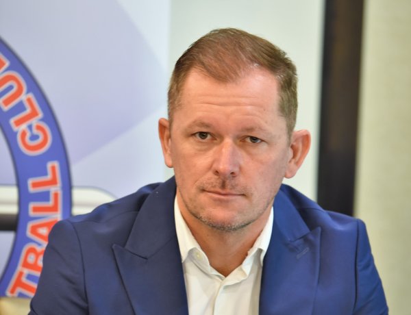 Távozók és érkezők a Szparinál 