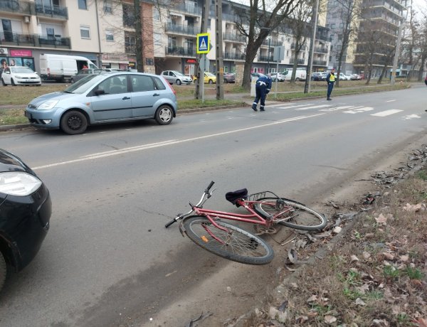 Csak át akart hajtani az úton