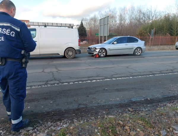 Mentőre is szükség volt a ráfutásos baleset után