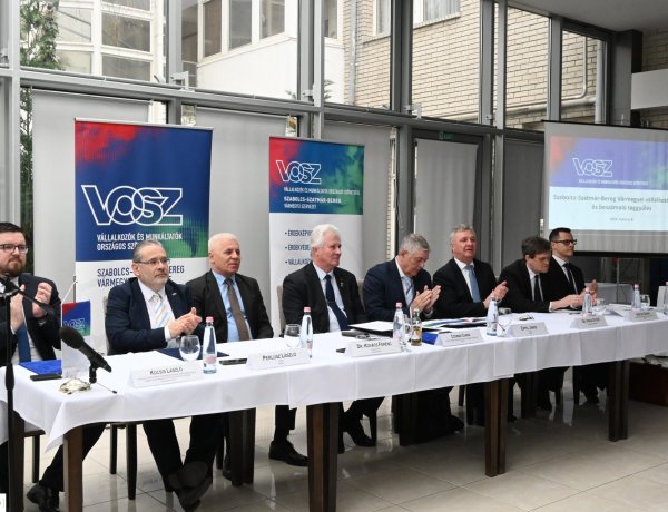 A jövőt közösen építjük: vállalkozói fórum Nyíregyházán