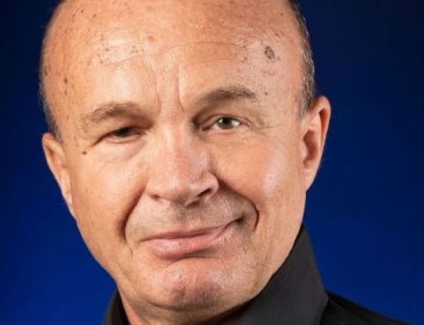 Totya a csúcson! - ezt a beszélgetést látnia kell, ha kedveli Tóth Károlyt a színházból