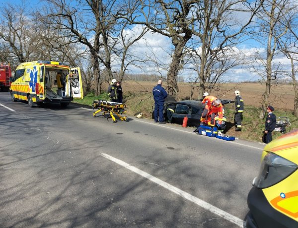 Mentőhelikoptert is hívtak a balesethez