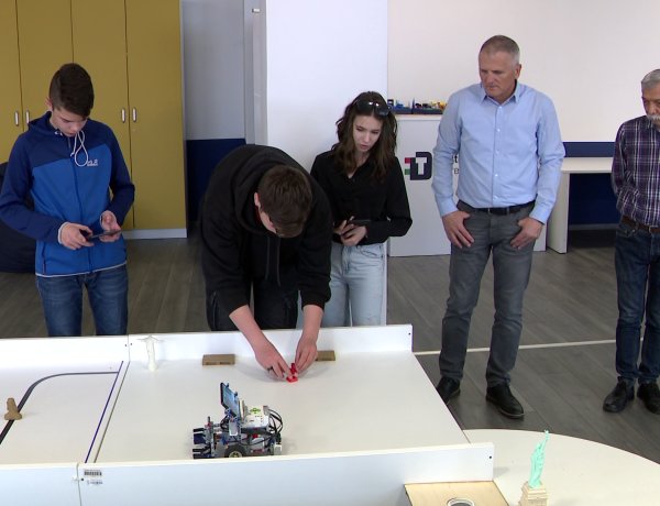 Robotika verseny: 5 csapat mérkőzött a Digitális Tudásközpontban