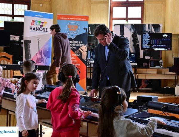Hangszert a kézbe – Országjáró könnyűzenei sorozat Nyíregyházán