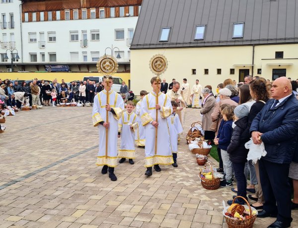 Harmadnapra feltámadt: itt a húsvét szent ünnepe!