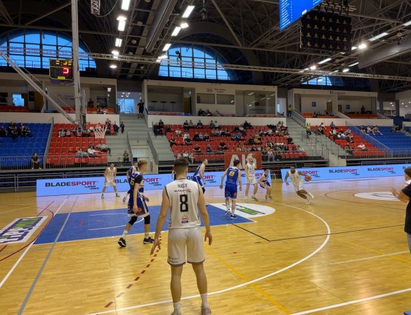 Győzelem az alapszakasz végén