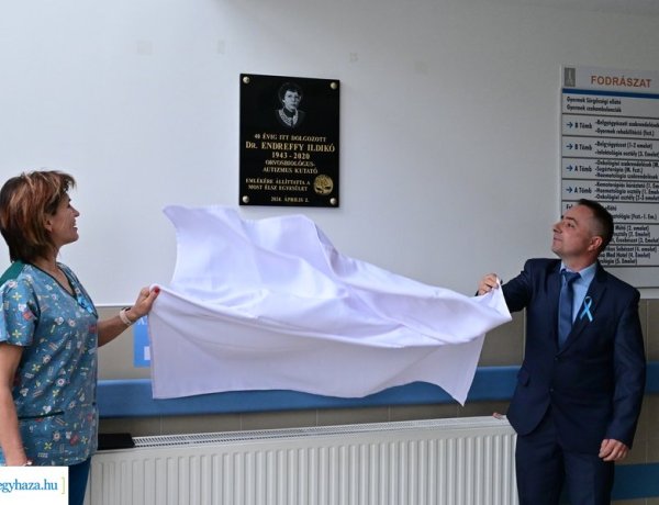 Emléktáblát avattak a kórházban