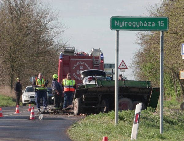 Lovas szekérnek ütközött egy személygépkocsi Nagyhalasznál