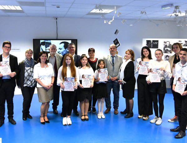 Váci-szavalóverseny: a Költészet Napján rendezett programot a Váci Mihály Kulturális Központ