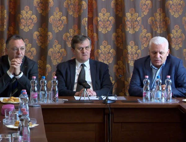 Indul a bértámogatás és vállalkozóvá válást elősegítő támogatás