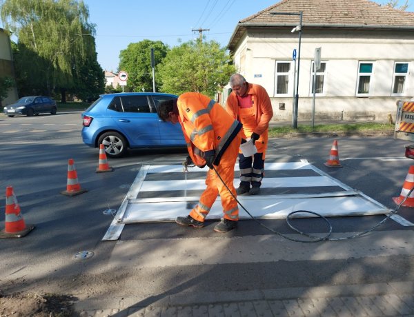 Frissítik az útburkolati jelzéseket városszerte