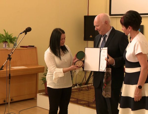  Kitüntetések a Könyvtárosok Világnapján: Márföldi István és Jurkinya Krisztina Danuta kapott elismerést