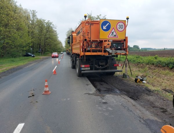 Kátyúznak Nyíregyháza és Nagykálló között