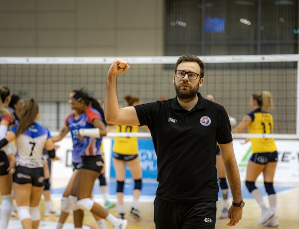 Hosszabbított a válogatott center és a vezetőedző