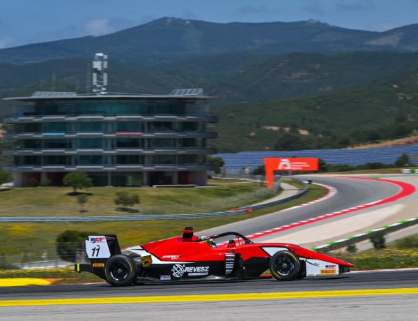 Két ezred hiányzott a dobogóhoz