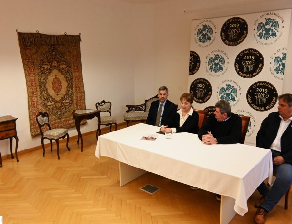 Nagyvonalú felajánlás Pregitzer Fruzsinától: milliós ajándékot kapott a múzeum