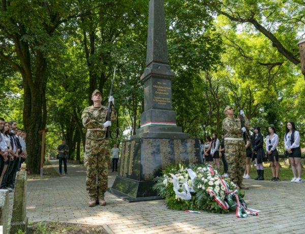 Így emlékeznek a katonahősökre Nyíregyházán