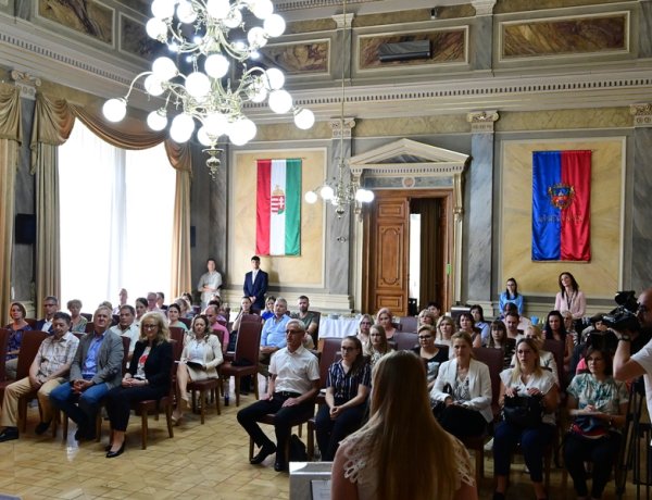 Képzésekkel segíti a munkavállalókat és a vállalkozásokat az új GINOP Plusz program 