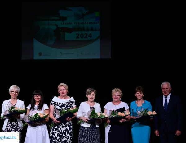 Pedagógusnapi kitüntetések – 6 szakembert díjaztak a városi ünnepségen
