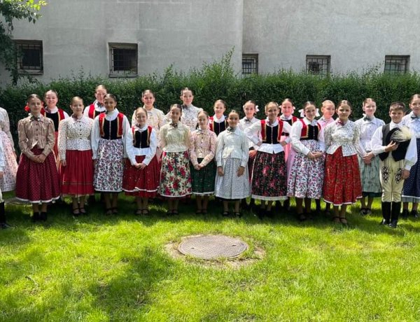  "Ragyogjon az ég, vígadjon a föld"...mert aranyos lett újra a paletta a Szabolcs Néptáncegyüttes háza táján