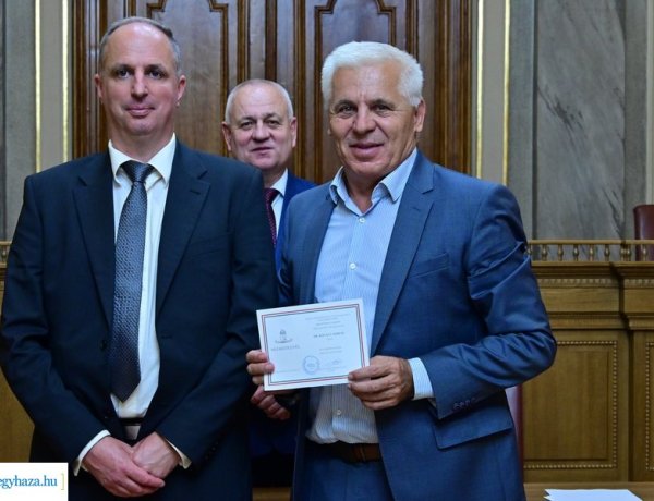 Átvették a megbízóleveleket a polgármester és a képviselők