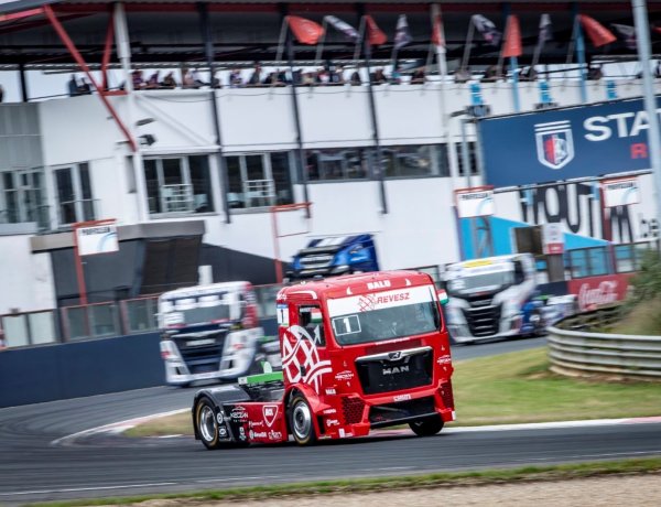 Vasárnapra is jutott két dobogós helyezés