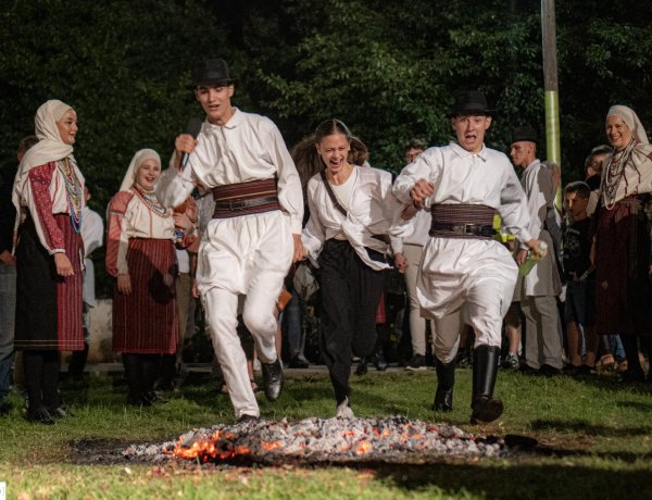 Mennyei édességek, szerelmi túra, csillagles, tánc és Paulina várta a látogatókat Szent Iván-éjjelén a múzemfaluban!