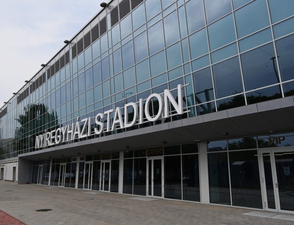 Zajlik az engedélyeztetési eljárás a stadionban