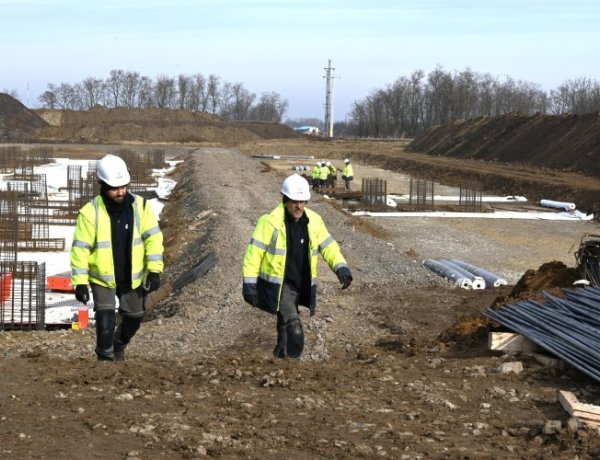 Elektromoshálózat-fejlesztés – A tervezett ütemben zajlanak a munkálatok az ipari parkban